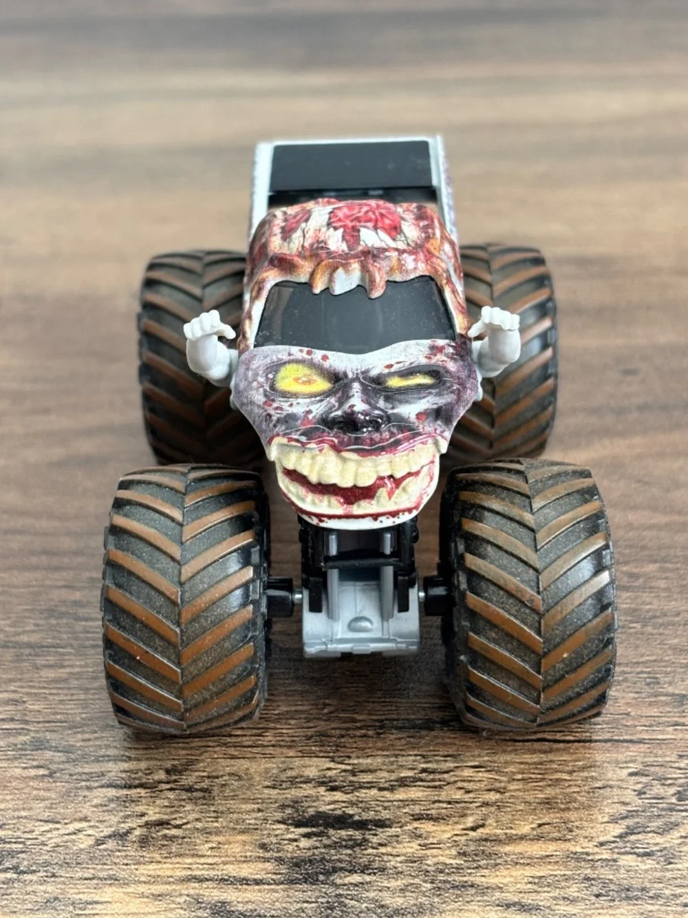 Monster Jam Truck Zombie Mud Muddy Tires Moving Arms Die-Cast 1:64 Loose Toy